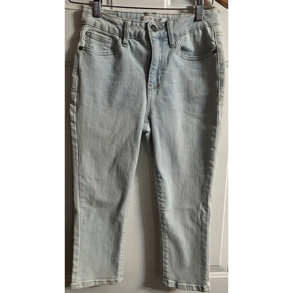 Judy Blue Women’s Skinny Fit Capris Size 26 W Light Blue Wash EUC